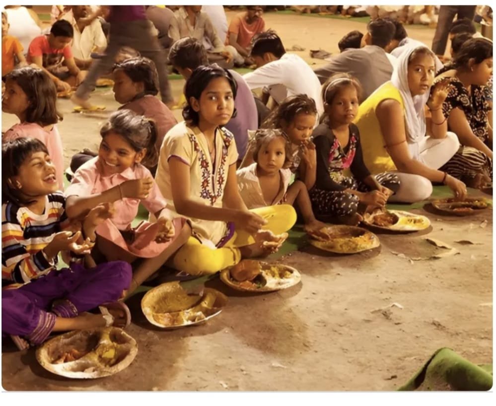 निःशुल्क भोजन बितरण Akuleshwer Help Foundation 